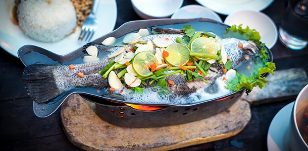 Der Fischverzehr mit den mehrfach unges&auml;ttigten Omega-3-Fetts&auml;uren verringerte in einer gro&szlig;en europ&auml;ischen Bev&ouml;lkerungsstudie (EPIC) das Risiko, an Darmkrebs zu erkranken. 