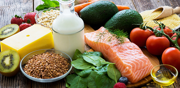 Der h&auml;ufigere Verzehr von fettreichem Fisch mit seinen gesunden Omega-3-Fetts&auml;uren und von H&uuml;lsenfr&uuml;chten kann den Eintritt der Menopause verz&ouml;gern, wie eine neue Studie zeigt.