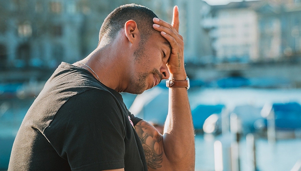 Der erh&ouml;hte Verzehr von fettreichen Fischen, die gute Mengen an Omega-3-Fetts&auml;uren enthalten, verringerte bei Migr&auml;ne-Patienten in einer Studie die Kopfschmerzen.