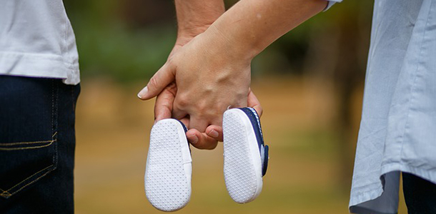 Die gute Versorgung mit Fols&auml;ure wird Frauen mit Kinderwunsch bereits vor der Schwangerschaft zur Vorbeugung vor dem Neuralrohrdefekt empfohlen.