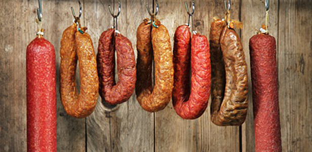 Asthmatiker sollten den Verzehr von Schinken, Wurst und Salami meiden bzw. stark verringern. Der Nitratgehalt in diesen Dauerwurstwaren tr&auml;gt vermutlich zu vermehrten Atembeschwerden von Asthmatikern bei.